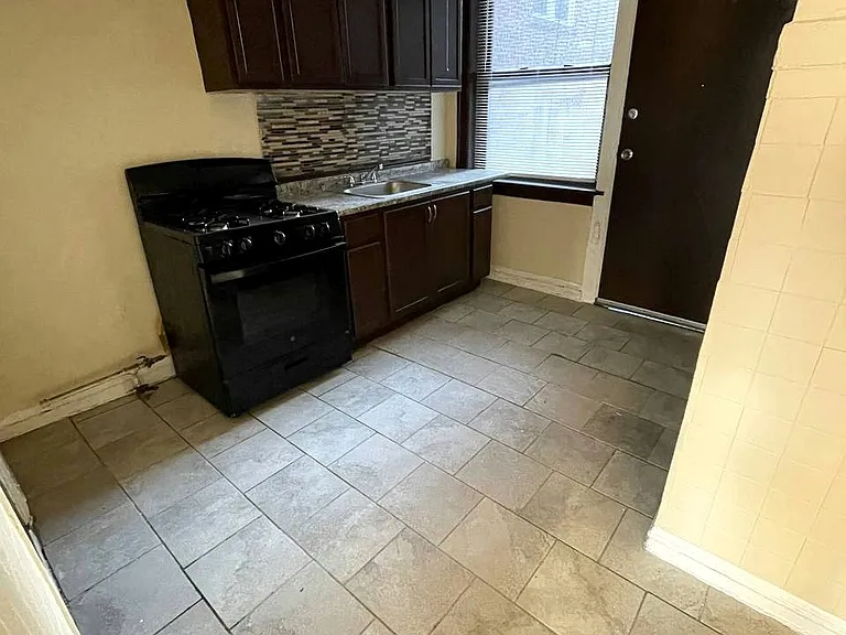79th Street Apartments — Photo 12