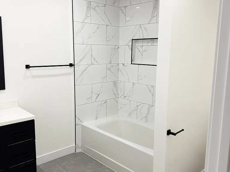 Encino Country Club Apartments — Photo 46