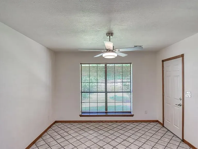 3609 Hampton Ct — Photo 22