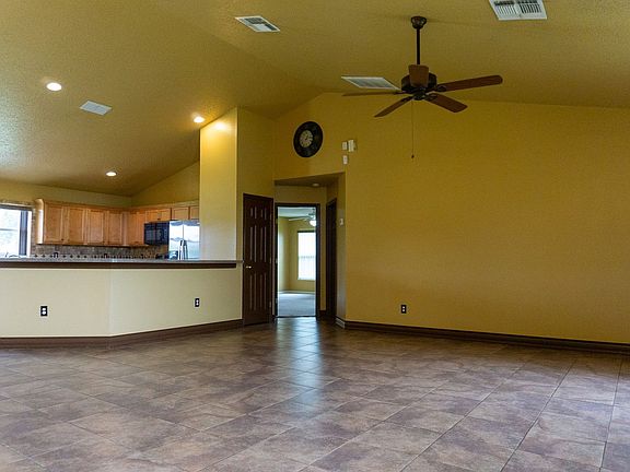 5th image of 827 Adour Dr