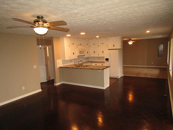 kitchen/family room and dinning area