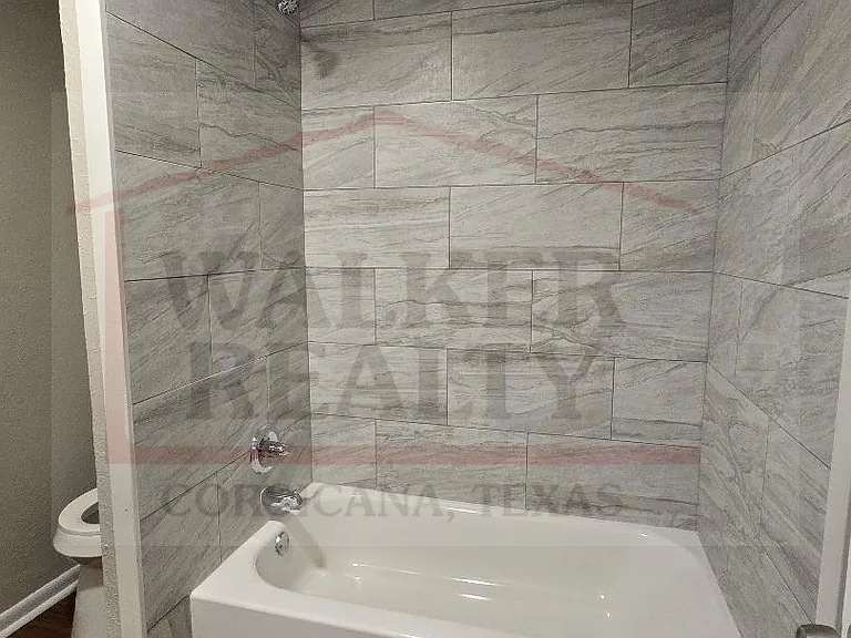 236 S 41st St #9 — Photo 3