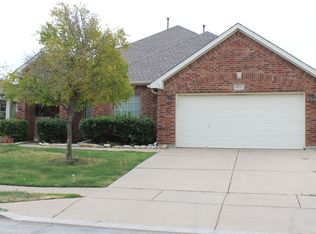 10212 Red Bluff Ln, Fort Worth, TX 76177