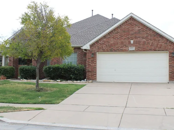10212 Red Bluff Ln, Fort Worth, TX 76177