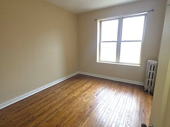 4th image of 3441 W Belle Plaine Ave APT 1