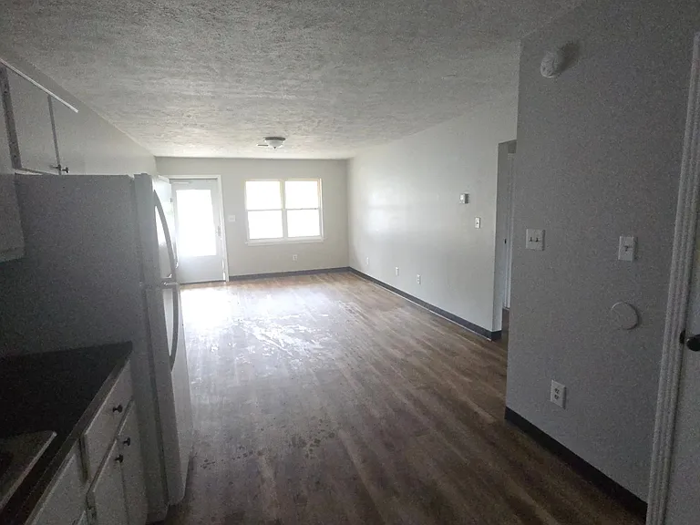 429 N Wilson Ave — Photo 2