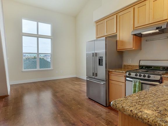 4th image of 224 Laurel St APT A307
