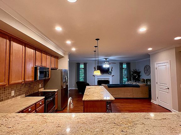 5th image of 2923 Hickory Dr