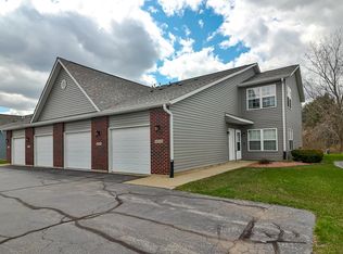 6315 Oak Crest Ln, Loves Park, IL 61111