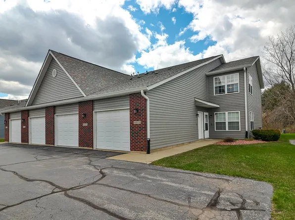 6315 Oak Crest Ln, Loves Park, IL 61111