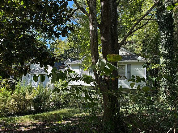2nd image of 2185 Chartwell Dr