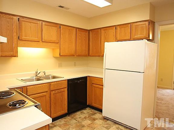 5th image of 18 Forest Oaks Dr