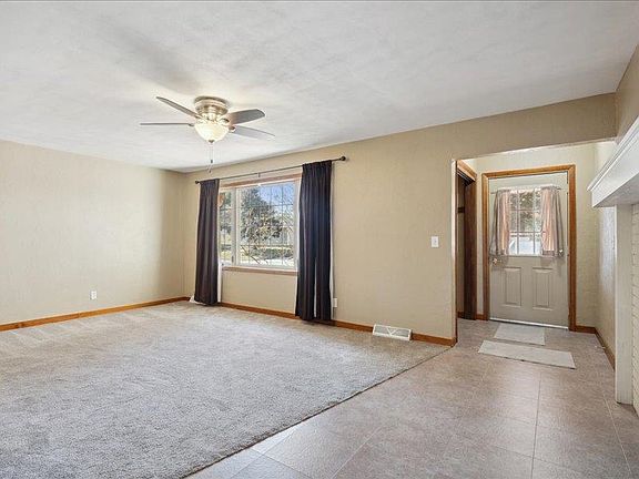 4th image of 1524 1st Ave E