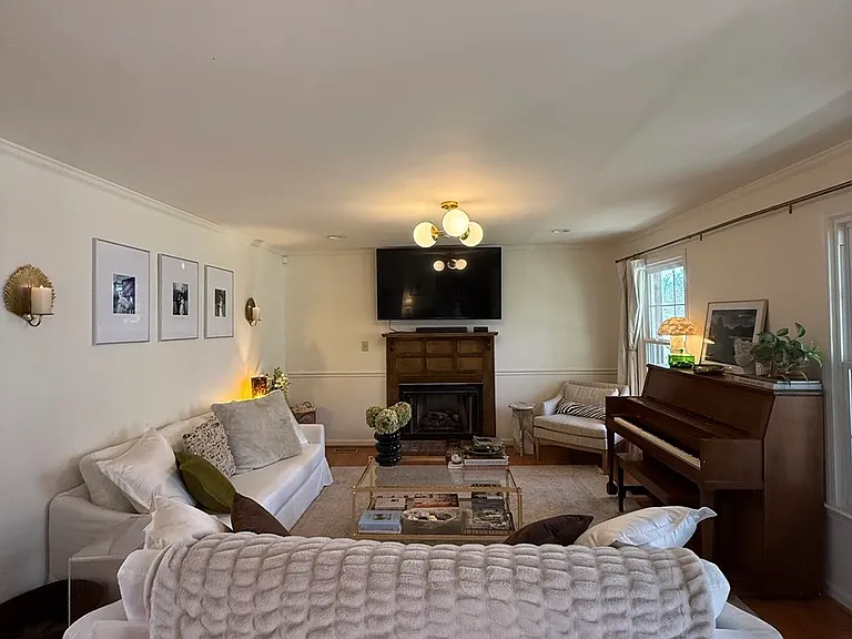 619 Chesterfield Cir — Photo 12
