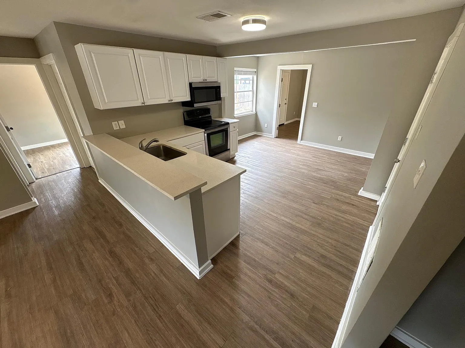 3 bed, 2.0 bath, 1236 sqft, $1,995 — Photo 3