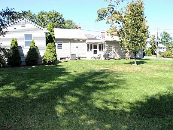 3rd image of 132 Hollywood Ave
