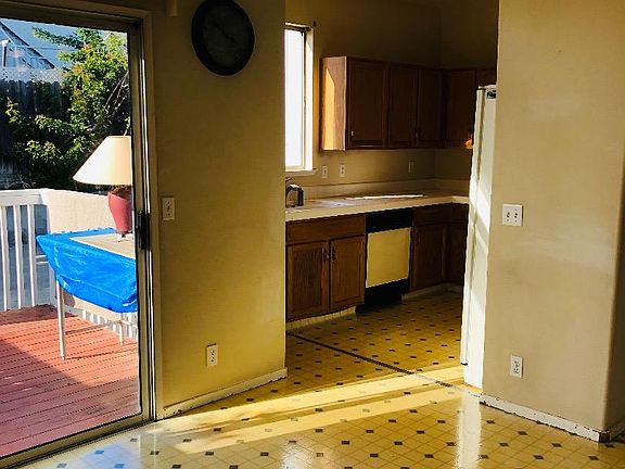 5th image of 220 Kimberly Ln