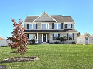 395 Torrey Pines Dr, Mount Wolf, PA 17347