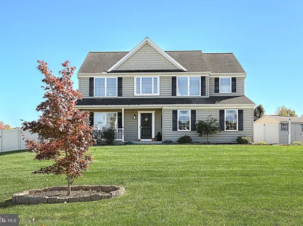 395 Torrey Pines Dr, Mount Wolf, PA 17347