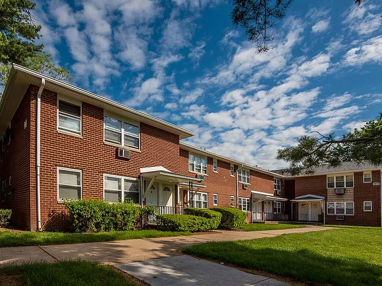 Georgetown Apartments — Photo 8