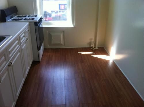 4th image of 2105 E 14th St APT 3