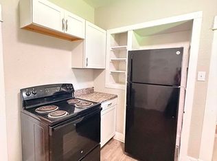 1424 E 1st Ave, Winfield, KS 67156