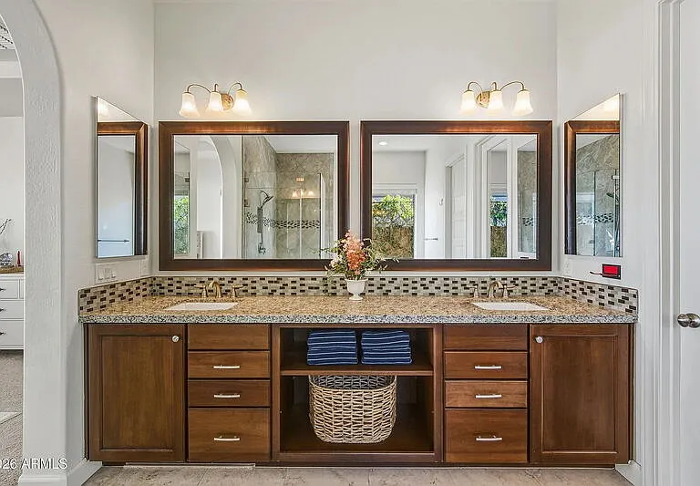 3930 E Iris Dr — Photo 7
