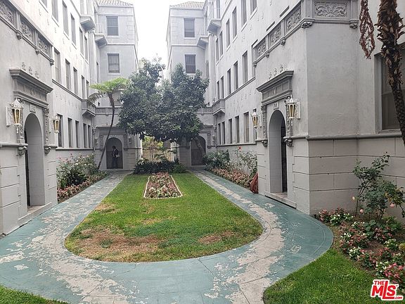 2nd image of 702 S Mariposa Ave
