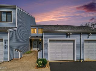 2515 W Village Dr, Toledo, OH