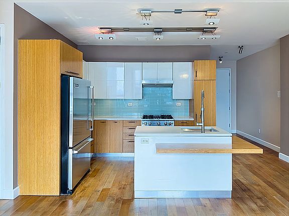 3rd image of 2-17 51st Ave #404