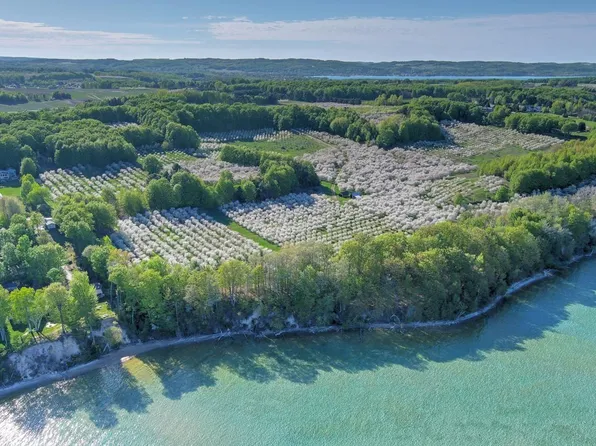 S Lee Point Rd, Suttons Bay, MI 49682