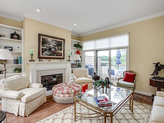 4th image of 660 Deauville Ln #500
