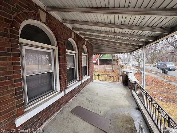 5th image of 2683 Clements St