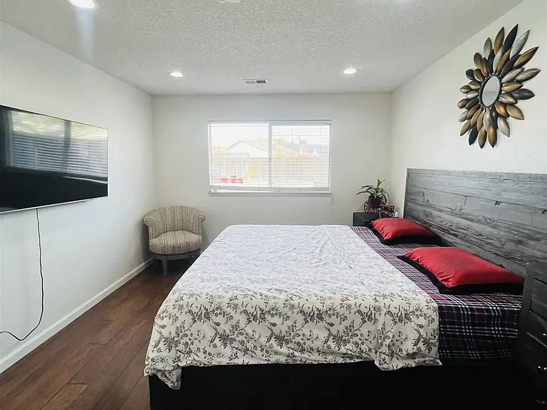 5895 Woodbine Pl — Photo 17