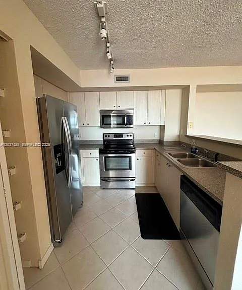 1801 N Flagler Dr #822 — Photo 2
