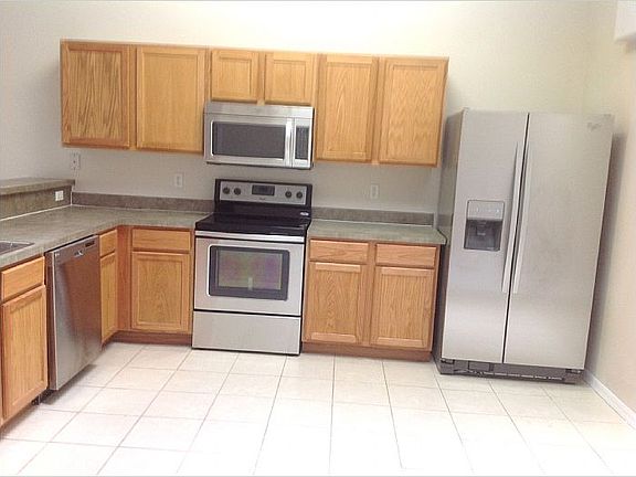 3rd image of 4565 SW Van Dyke St