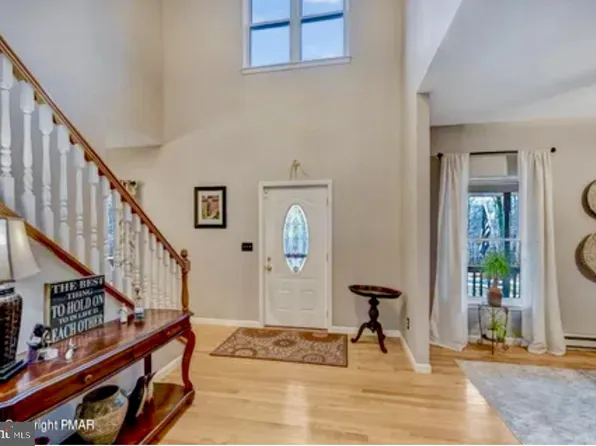 251 Tall Oak Dr, Pocono Lake, PA 18347