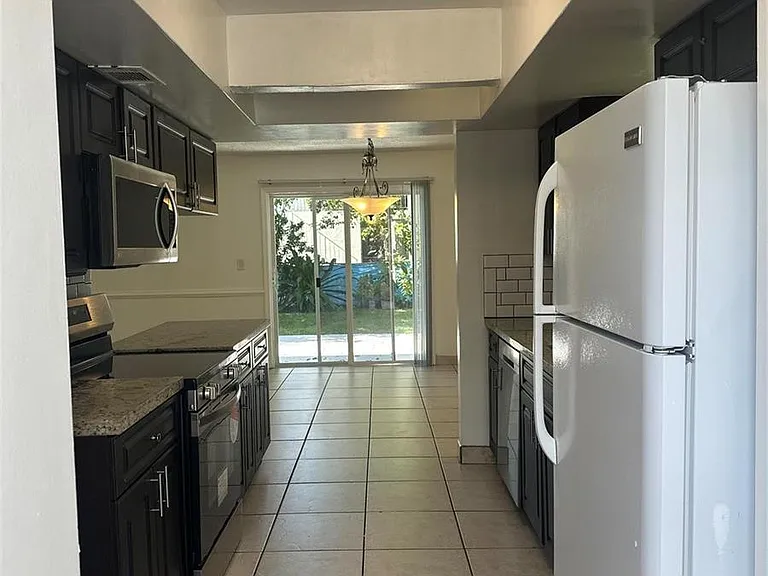 4340 NW 80th Ave — Photo 7