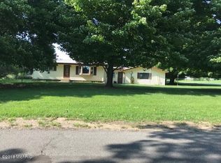 25872 Airline Rd, Sturgis, MI 49091