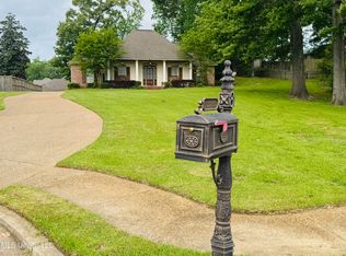 8 Audubon Pl, Natchez, MS 39120