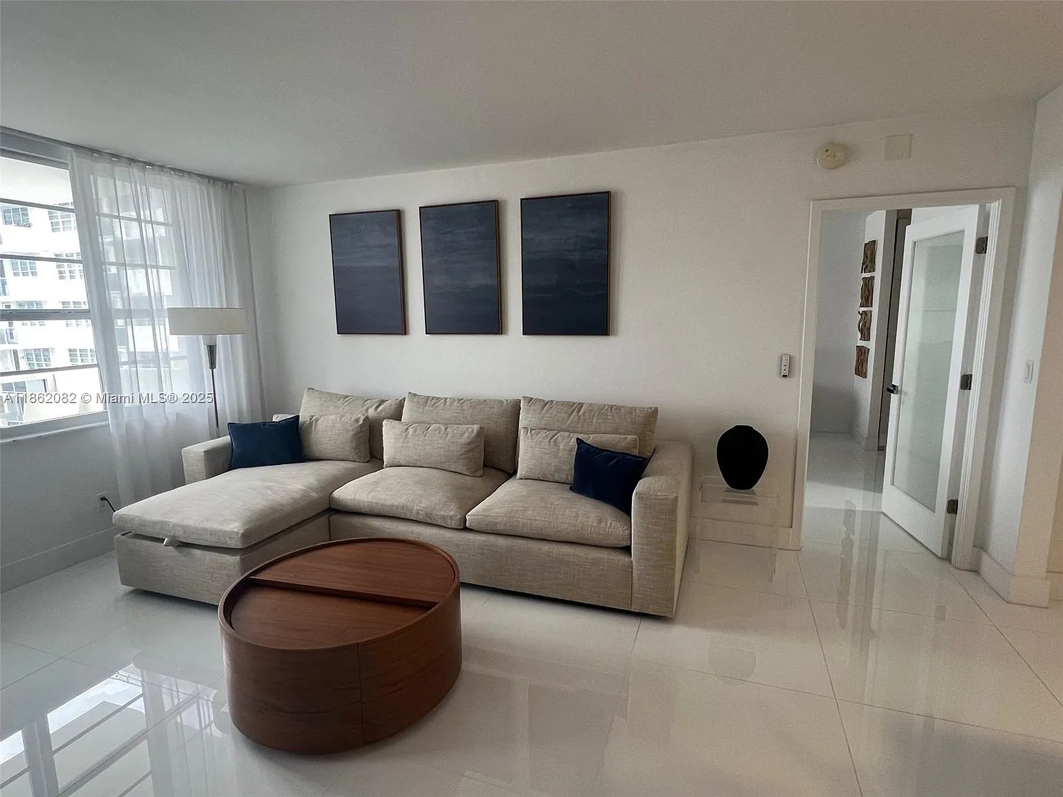 The Decoplage Condo — Photo 3