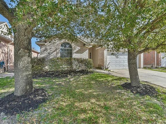 3rd image of 10006 Driftwood Park Dr