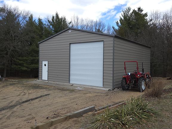2nd image of 2284 Pine Dr