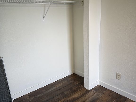 4th image of 111-2 W Tara Ct #D