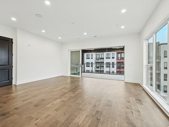 4th image of 270 Dickenson St #402