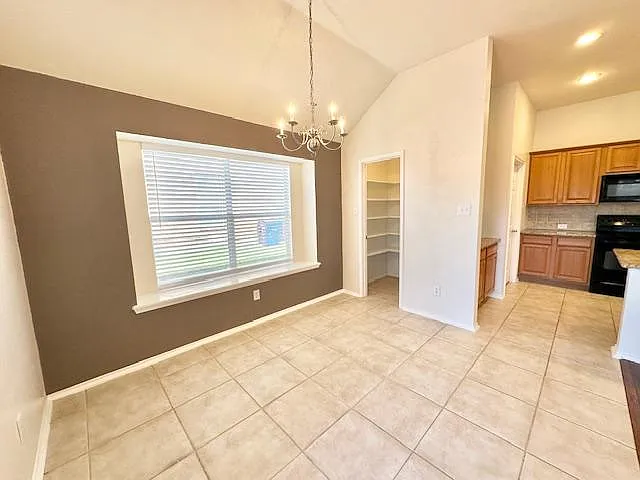 4411 Blackberry Rd — Photo 5