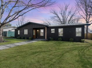 809 N Edison St, Fredericksburg, TX 78624