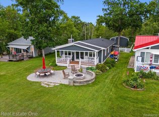 8591 Ardmore Ave, Brighton, MI