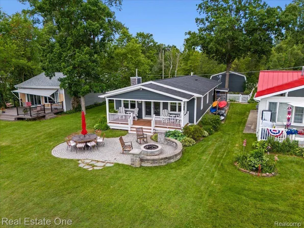 8591 Ardmore Ave, Brighton, MI 48116