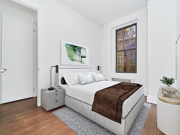 3rd image of 118 E 91st St APT 4B